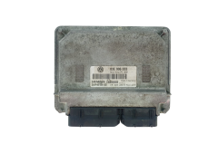Ohjausyksikkö 03E906033 5WP40189 05 VW Siemens 45476