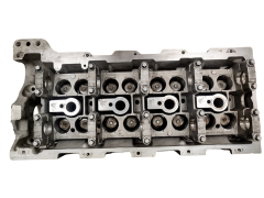 Sylinterikansi Mercedes-Benz A6110104720 R6110162601 2.2 CDI