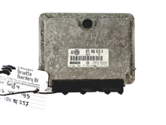 Ohjausyksikkö 0261206176 071906018R VW Bosch 16801