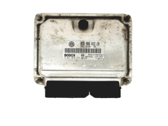 Ohjausyksikkö 038906012CM 0281010379 VW Bosch
