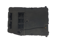 Ohjausyksikkö UCH X84 N3 8200306437 S118400310K Renault Siemens 1900