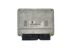 Ohjausyksikkö 03E906033D 5WP40121 04 Seat Siemens 37809