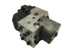 Abs-pumppu Nissan Almera 476605M303 0273004596 Bosch 65305