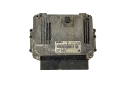 Moottorin Ohjausyksikkö 55205622EP 0281014024 Opel Bosch 19329