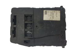 Ohjausyksikkö UCH X84 N2 8200309690 S118400220D Renault Siemens 1980
