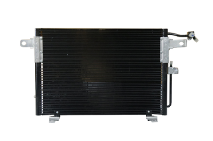 Ilmastointikondensaattori 4A0260403A 22601775601 Audi 100 Vika