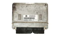 Ohjausyksikkö 03E906033L 5WP40194 05 VW Siemens 19094