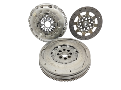 Kaksoismassavauhtipyörä + kytkin 8200620330 7701476589 7701478942 2.0DCI Renault Kaksoismassavauhtipyörä + kytkin 8200620330 7701476589 7701478942 2.0DCI Renault