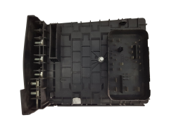 Sulaketaulu VW Audi 1K0937125 0-1718307-1 Tyco 19965
