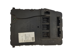 Ohjausyksikkö UCH X84 N2 8200309690 S118400220D Renault Siemens 1185