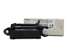 Ovenkahva Vasen Etu Audi 80 A4 8D0837207A Ovenkahva Vasen Etu Audi 80 A4 8D0837207A