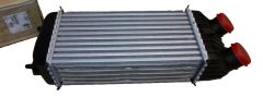 Välijäähdytin Uusi Alkuperäinen 0384.J4 0384J4 Citroen C3 Peugeot 207 1.6 HDI