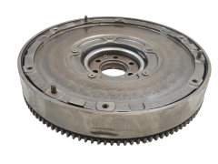 Vauhtipyörä AV61-6477-CE 1.6 D TDCI Ford Mazda Volvo AV616477CE
