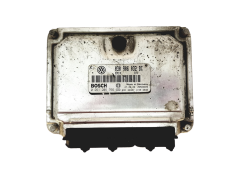 Ohjausyksikkö 0261206766 030906032BC VW Bosch 30010