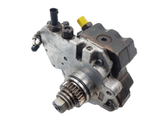 Ruiskutuspumppu Bosch A6400700701 0445010120 2.0 CDI Mercedes 1024