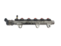 Polttoaineruisku Renault Bosch 8200661279 0445214153 0281002753 2.0 DCI 60