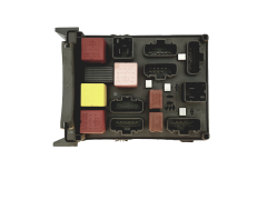 Ohjausyksikkö 518831102 8200004201E 8200447434 Renault