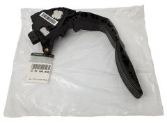 Poljinpotentiometri Alkuperäinen Renault Megane III SM3 Fluence 180100009R Poljinpotentiometri Alkuperäinen Renault Megane III SM3 Fluence 180100009R
