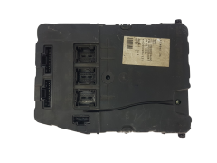 Ohjausyksikkö UCH X84 N2 8200309690 S118400220D Renault Siemens 2076
