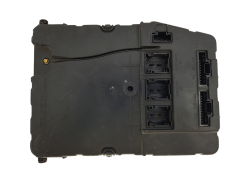 Ohjausyksikkö UCH X84 N3 8200306437 S118400310K Renault Siemens 1518