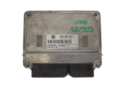 Ohjausyksikkö 03D906032C 5WP40124 06 VW Siemens 2798