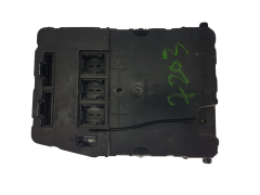 Ohjausyksikkö UCH X84 N2 8200309690 S118400220D Renault Siemens 2003