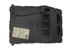 Ohjausyksikkö UCH X84 N2 8200309690 S118400220D Renault Siemens 2279