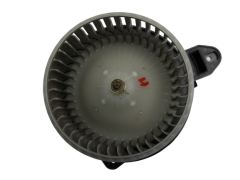 Lämmityspuhaltimen Moottori Audi A6 C5 4B1820021B 0130111202 Bosch