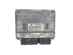 Ohjausyksikkö 03D906032C 5WP40124 03 VW Siemens 62778