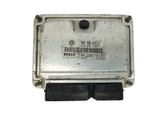 Ohjausyksikkö 045906019C 0281010697 VW Bosch 14661
