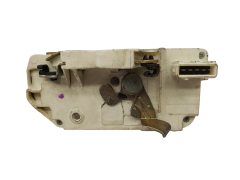 Oven lukitusmekanismi Vasen Taka 913739 Peugeot 306 Kiekert 10708