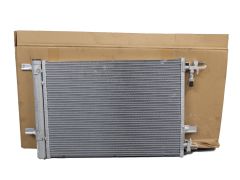 Ilmastointikondensaattori Opel Chevrolet 13377762 1850219 GM Ilmastointikondensaattori Opel Chevrolet 13377762 1850219 GM