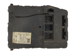 Ohjausyksikkö UCH X84 N2 8200309690 S118400220D Renault Siemens 1642