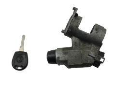 Virtalukko VW Passat Polo Golf 357905851D VWLK101 1353