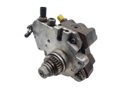 Ruiskutuspumppu Bosch A6400700701 0445010120 2.0 CDI Mercedes 1025