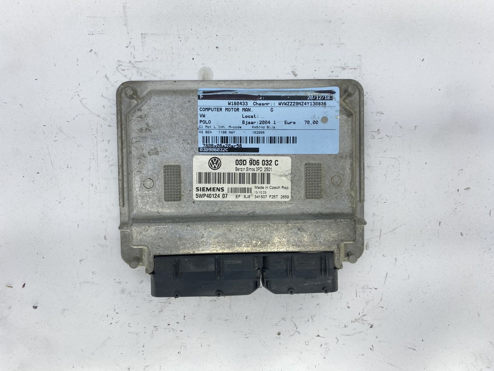 Ohjausyksikkö VW 03D906032C 5WP40124 07 Siemens 57278 main product photo