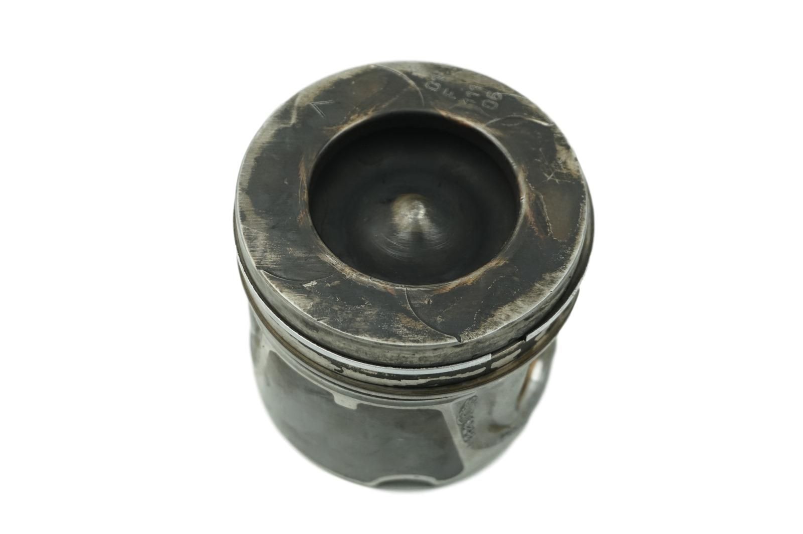 Moottorin mäntä F 7701477817 2,0 dci M9R Renault main product photo