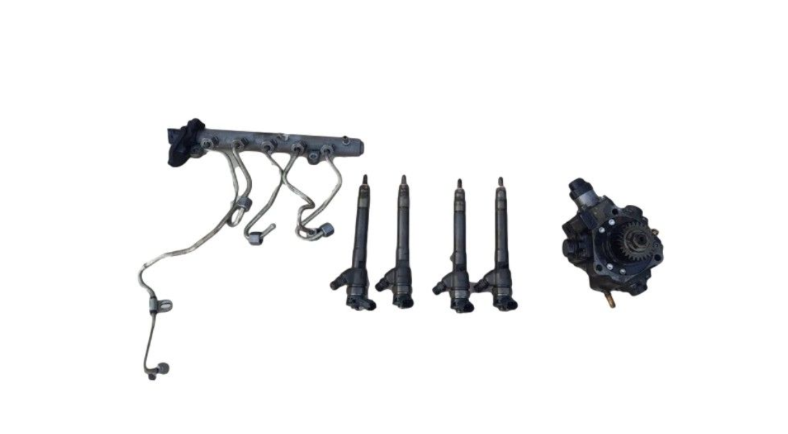 Polttoainepumppu ja suuttimet 167008960R 0445010404 0445110546 1.6dCi Renault main product photo